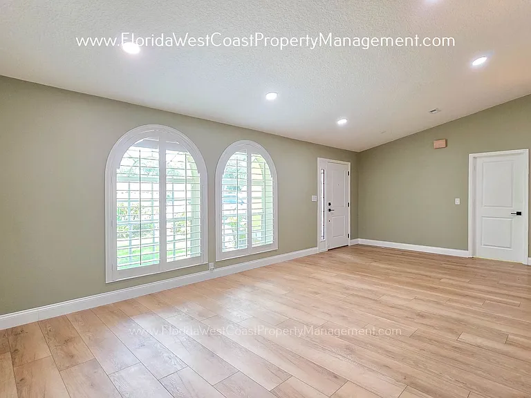4667 Hamlets Grove Dr — Photo 10