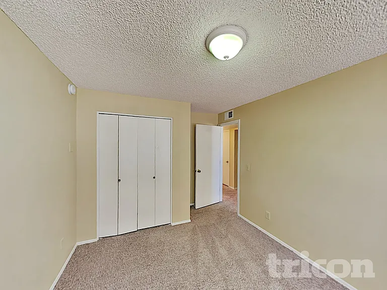 601 E Palomino Dr — Photo 12
