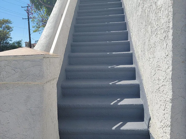 669 3rd St — Photo 3
