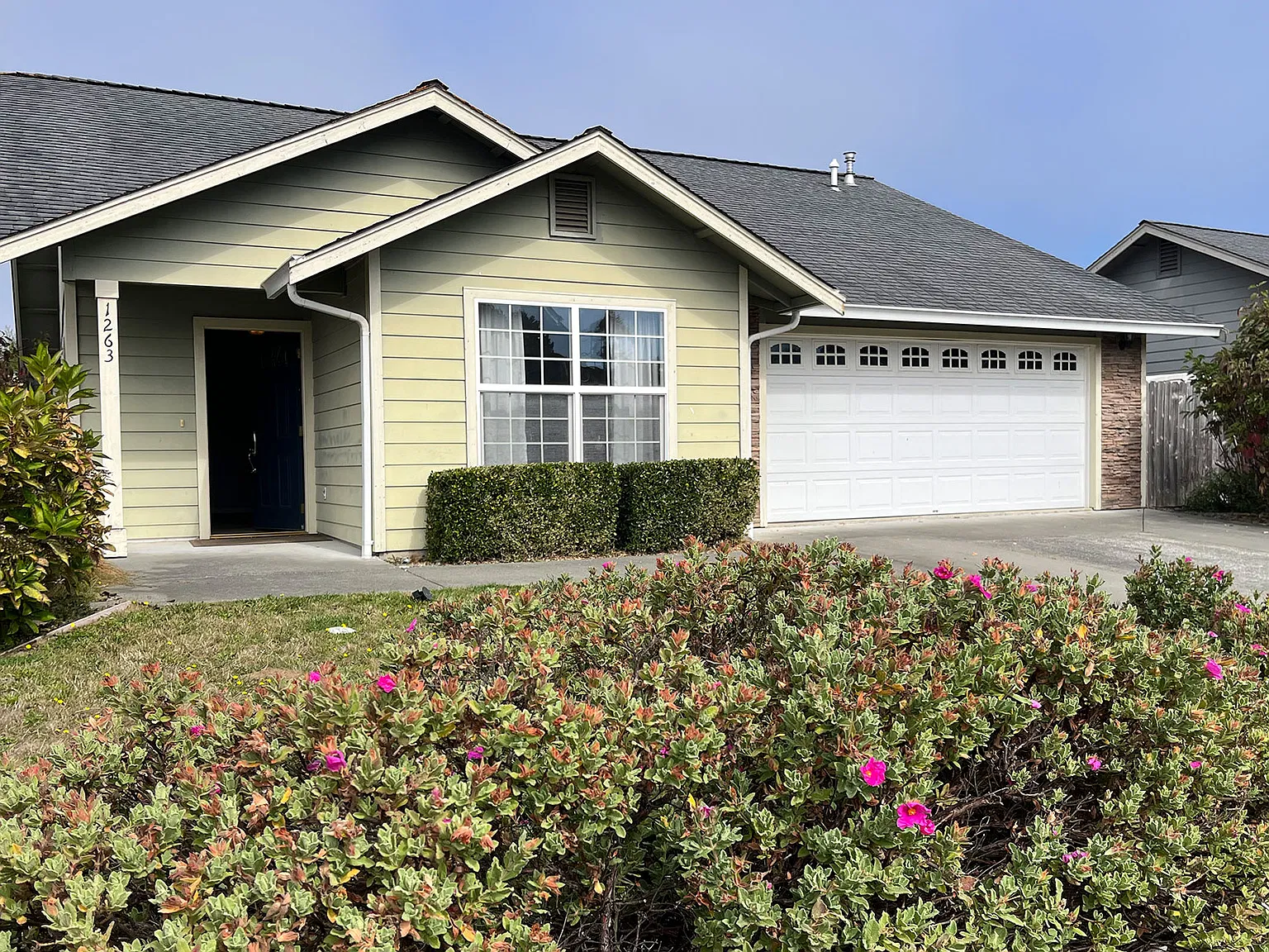 3 bed, 1230 sqft, $2,100 — Photo 1