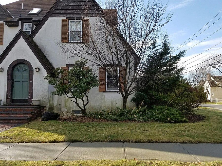 2nd image of 1670 Victoria St