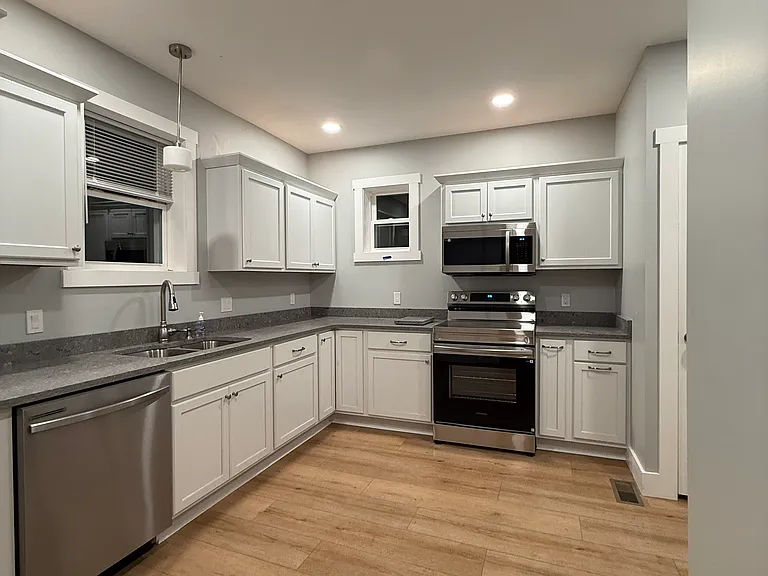 23 E Washington Ave — Photo 7
