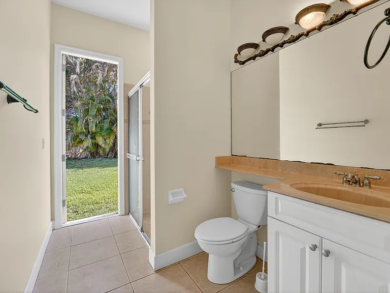 854 SW Saint Tropez Ct — Photo 19