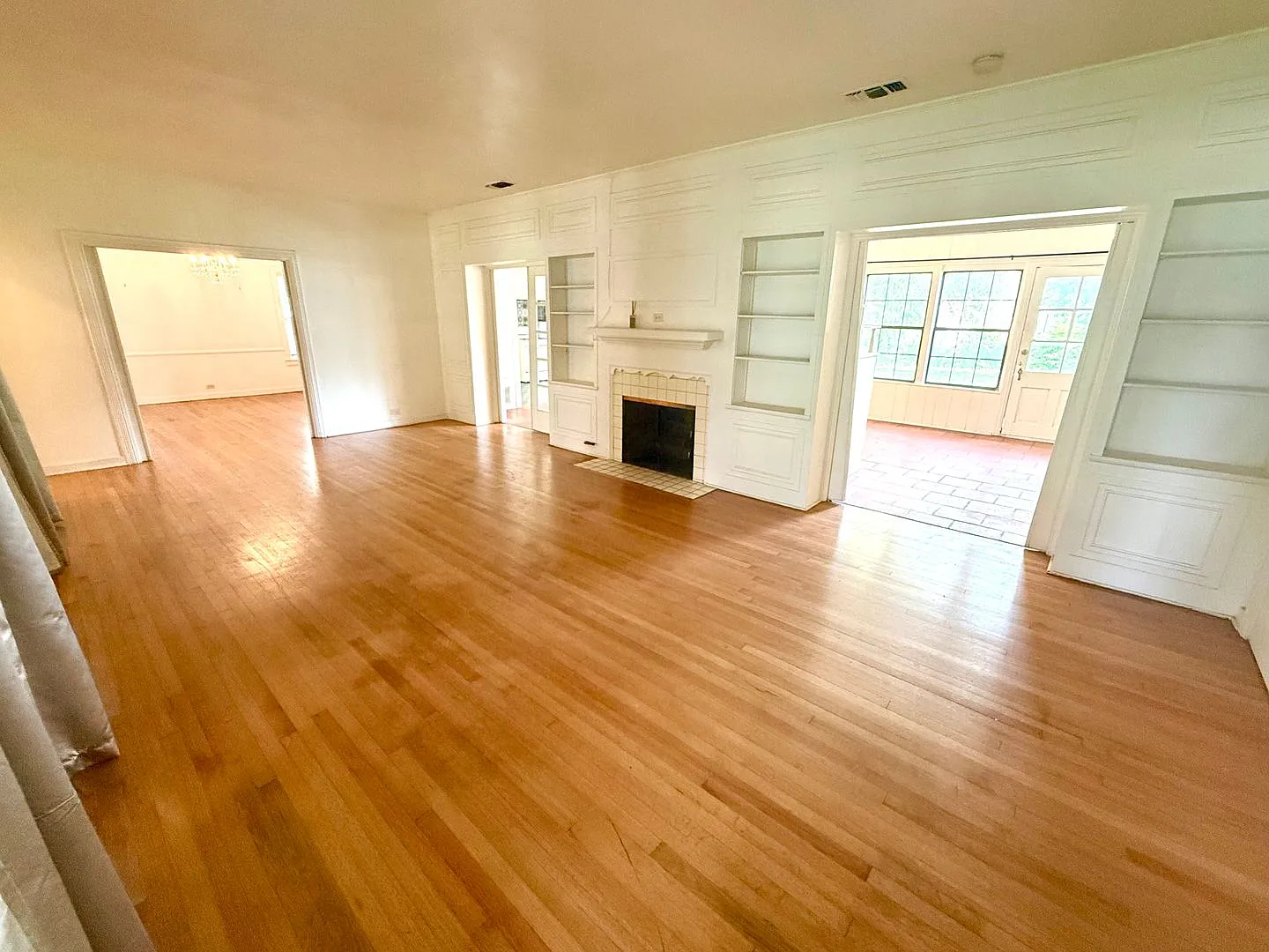 *Move In Special* Historic Charm Near Woodlawn Lake! 3 Bed, 2 Bath Home With Hardwood Floors — Photo 3