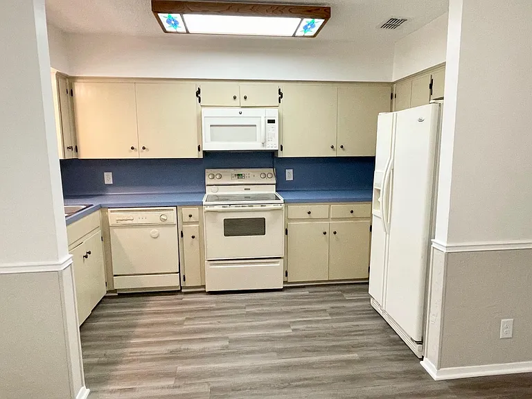 13504 Lois Ln — Photo 8