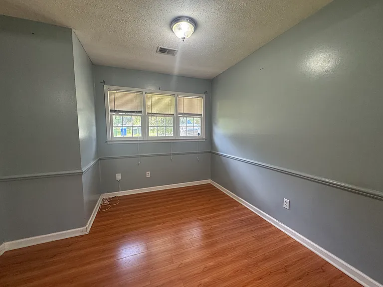 4423 Kings Point Dr — Photo 2