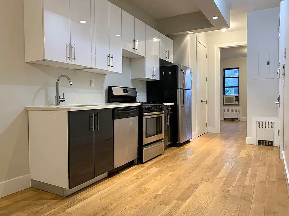 1st image of 338 Melrose St APT 2R