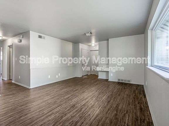 4th image of 3221 Beechwood Dr