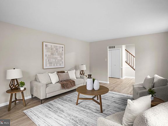 5th image of 528 Clarks Run Rd