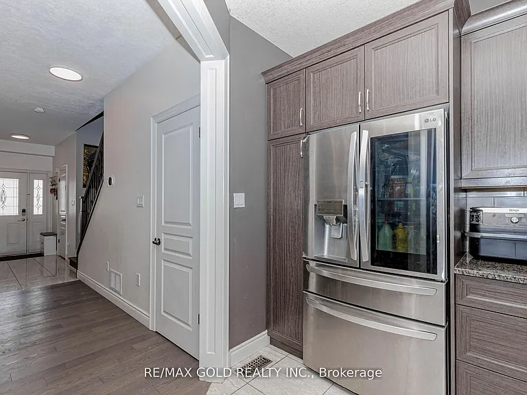 240 Birkinshaw Rd — Photo 17