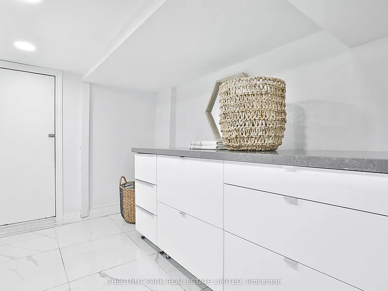 1341 Dupont St — Photo 30