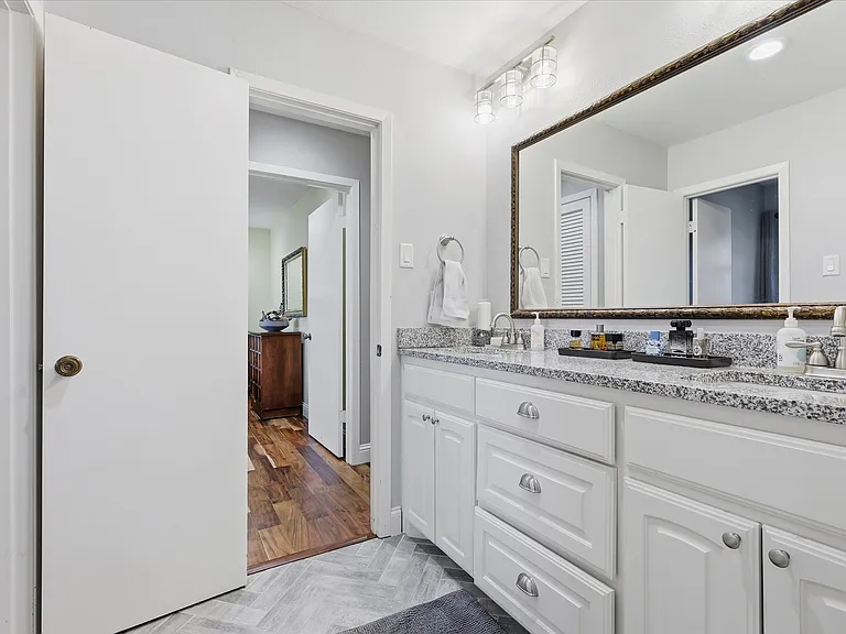 14840 Knollview Dr — Photo 40
