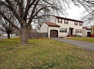 1 Bonnie Dr, North Middletown, NJ 07748