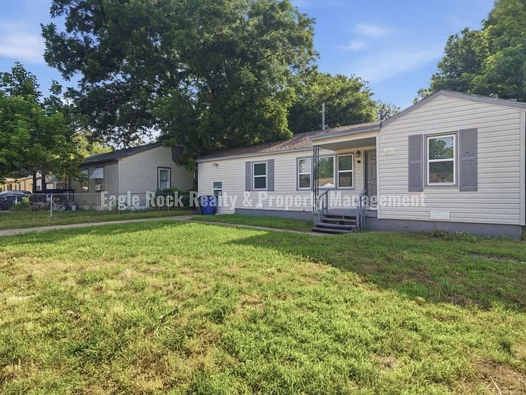 4341 N Iroquois Ave — Photo 3