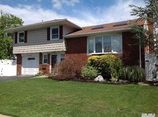79 Alhambra Rd, Massapequa, NY 11758