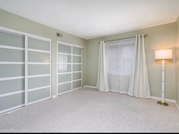 9448 Bay Colony Dr APT 3S, Des Plaines, IL 60016