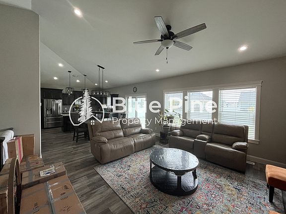 4th image of 737 Wilshire Pl