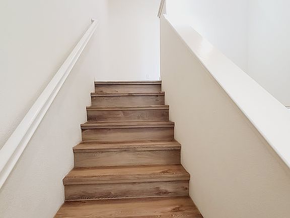 3rd image of 3923 Samuelson Way