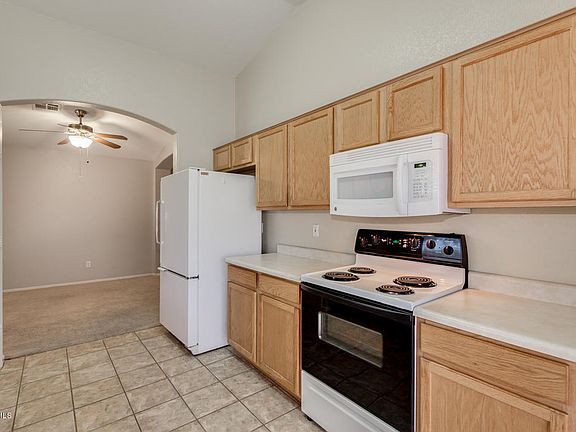 2nd image of 3035 E Pontiac Dr