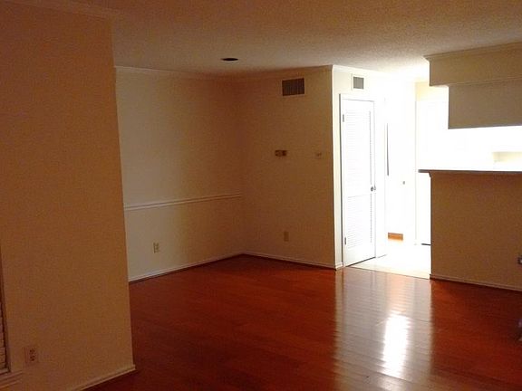 4th image of 1536 Lincoln Way APT 103