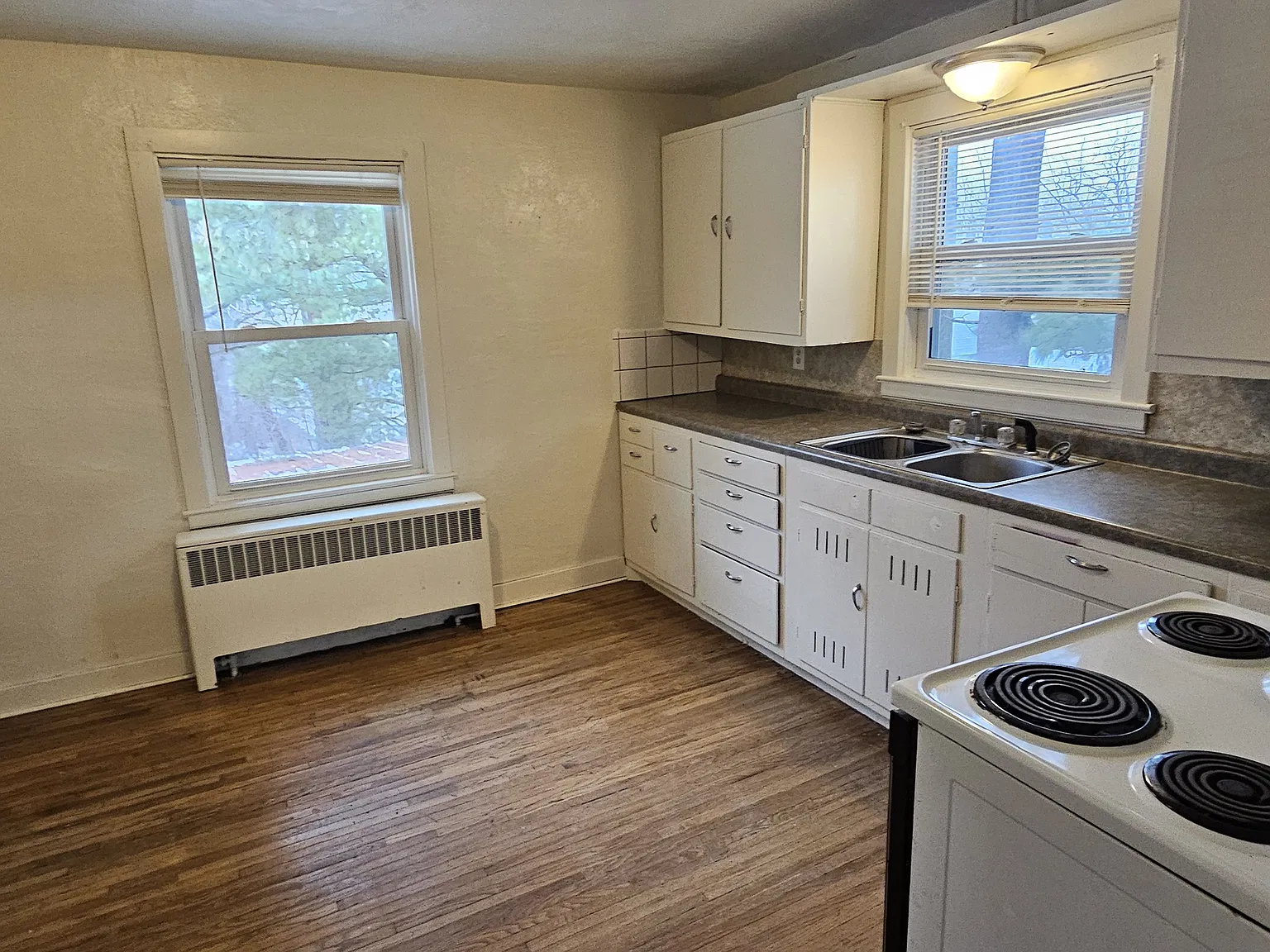 2 Bed 1 Bath — Photo 4