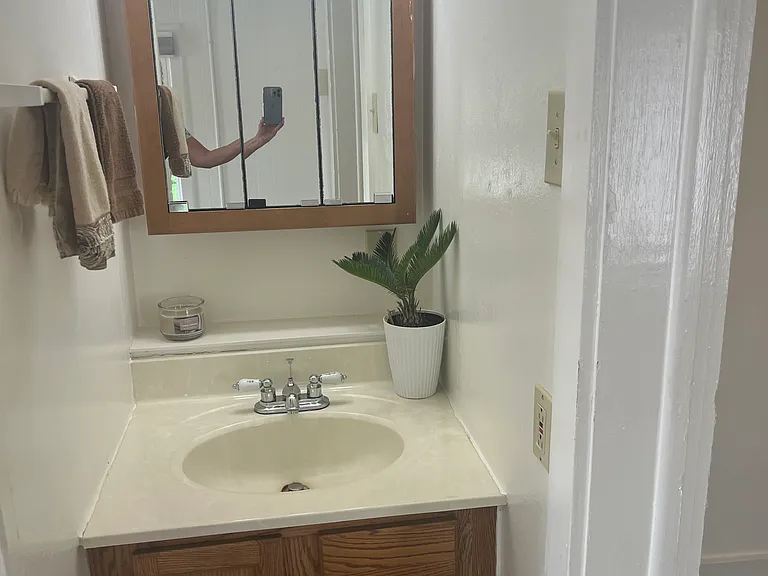 819 Crosslanes St #819 — Photo 8