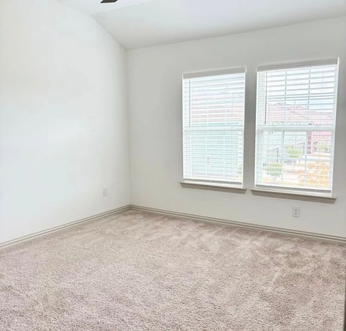 11623 Hundred Acre Dr — Photo 4
