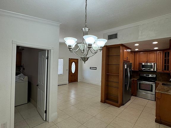 4th image of 3120 SW 82nd Ave