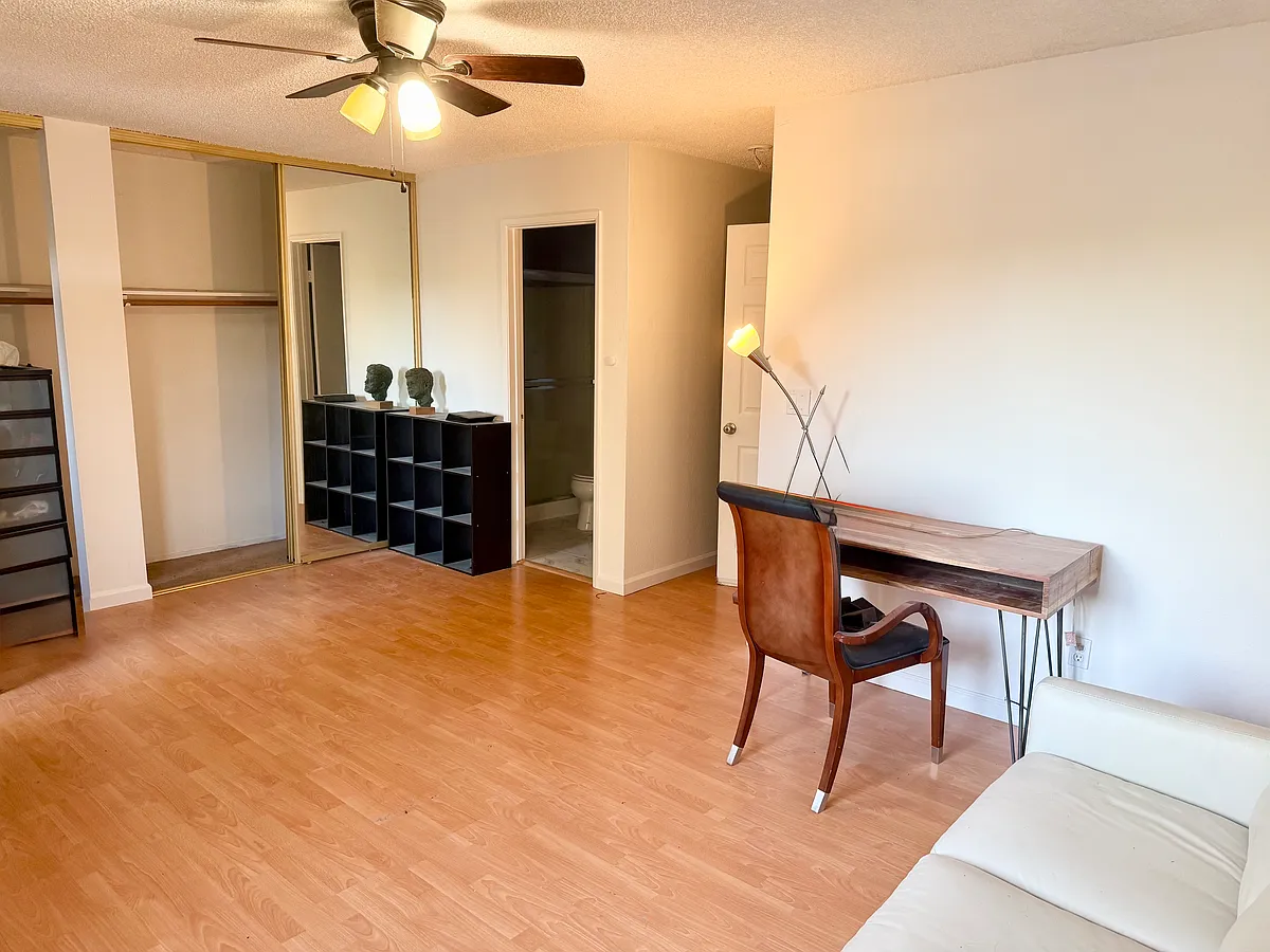Building Photo - 3216 Oak Ct