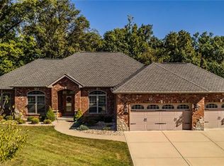 1332 Lantern Lights Cir, Lebanon, IL 62254