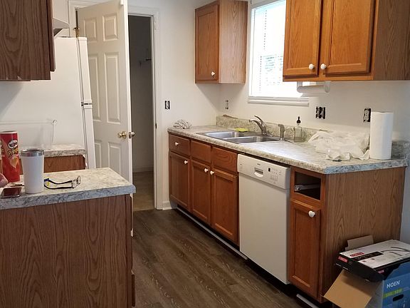 4th image of 5526 N Broadway St