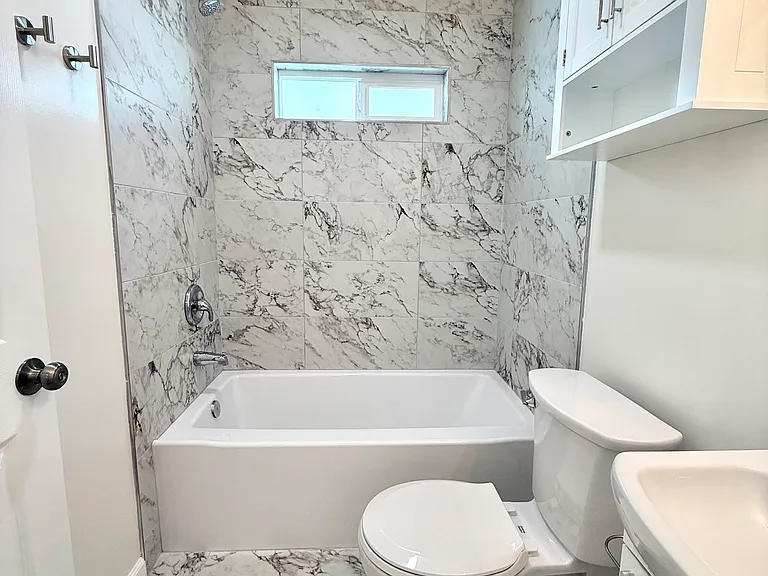 14606 Gilmore St #5 — Photo 5