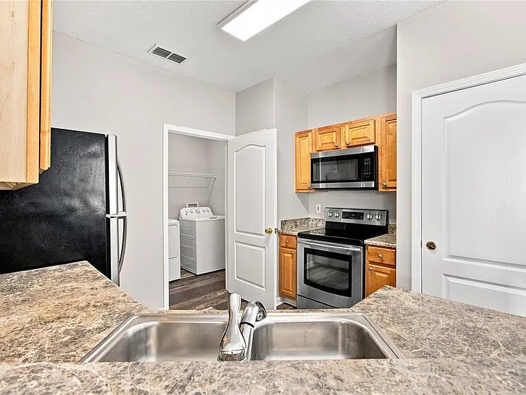 10467 Villa View Cir #10467 — Photo 7
