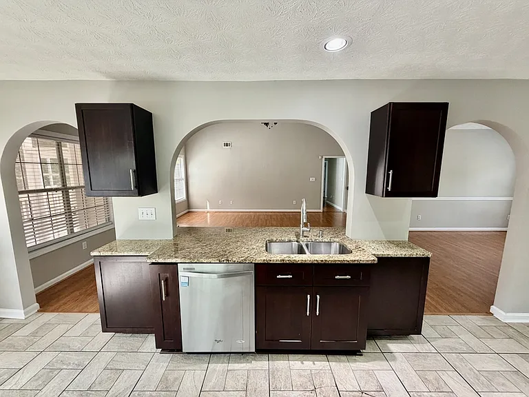212 Kensington Trce — Photo 9