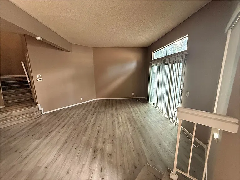 63 Willowcrest Ln — Photo 2