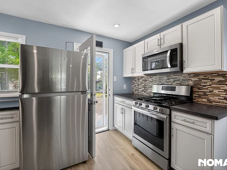 2520 S Knox Ct — Photo 24