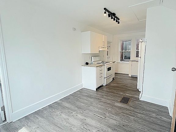 2nd image of 2822 Howard Ave