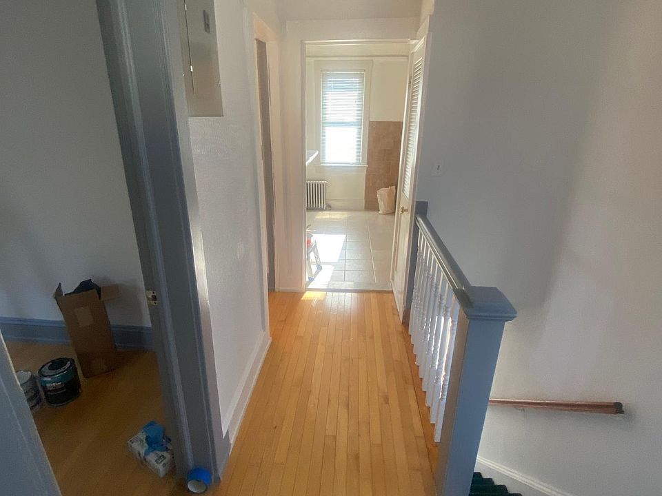 2nd image of 168 King Ave #2L