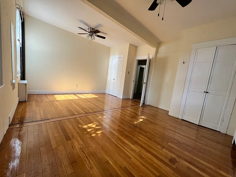 138 Hampshire St #2B — Photo 2