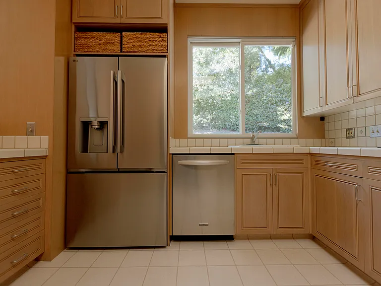 44 Bayview Ave — Photo 16
