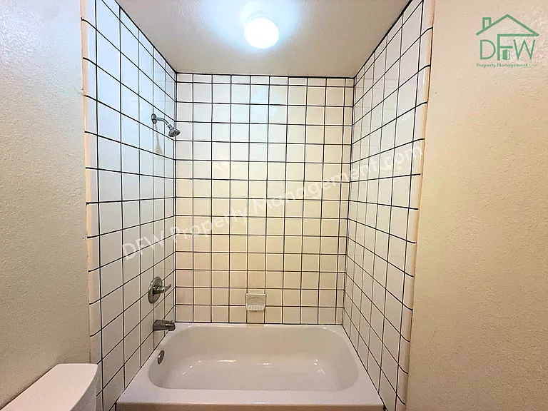807 W Walnut St #C2 — Photo 13