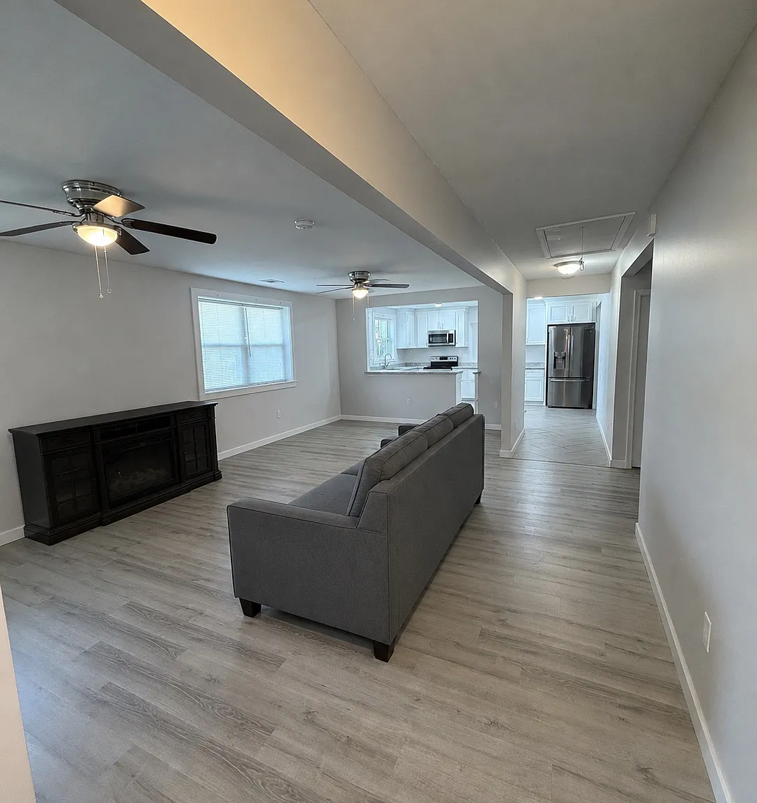 3 bed, 1600 sqft, $2,500 — Photo 3