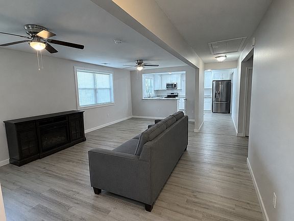 3rd image of 10 Harris Rd