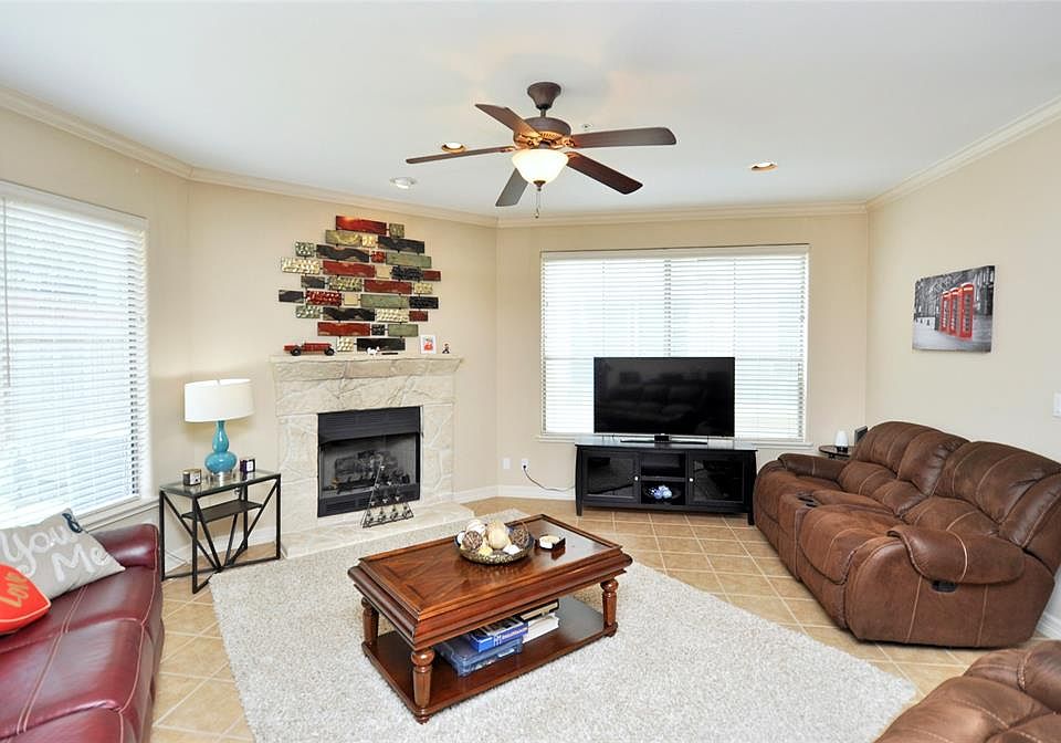 1st image of 4315 Lake Walk Ct