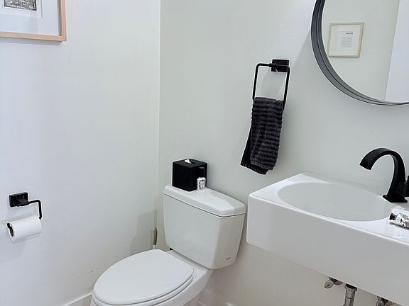 3rd image of 1128 W Ardmore Ave APT 3