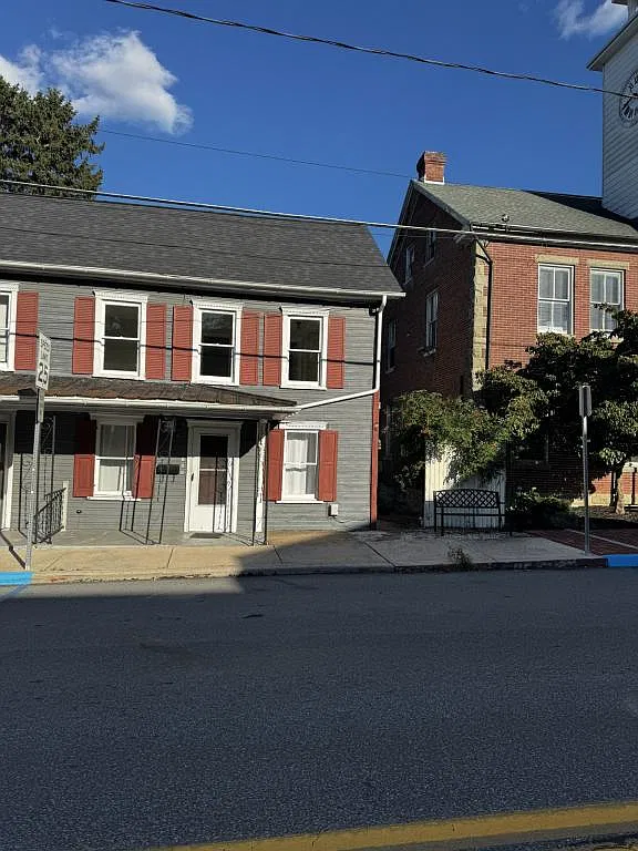 109 S Main St — Photo 1
