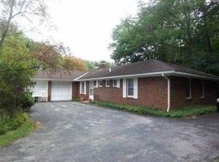 8117 W Pleasant Valley Rd, Parma, OH 44130