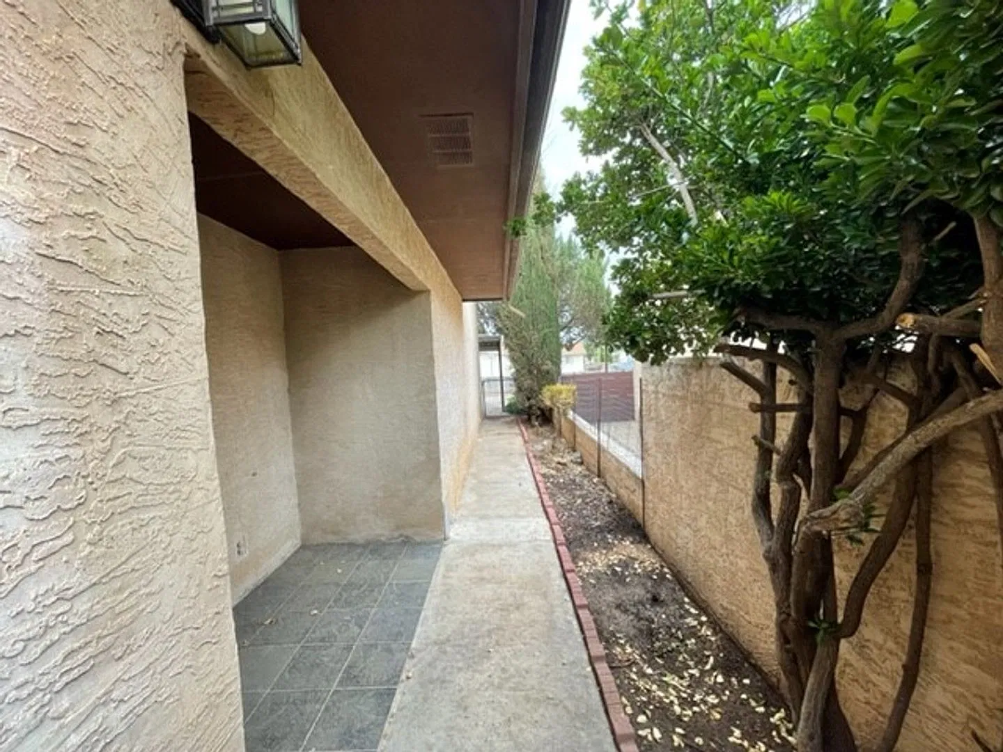 1013 Plaza Del Sol — Photo 2