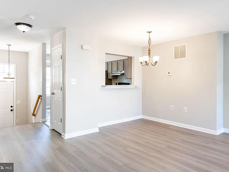 104 Frazer Dr — Photo 15