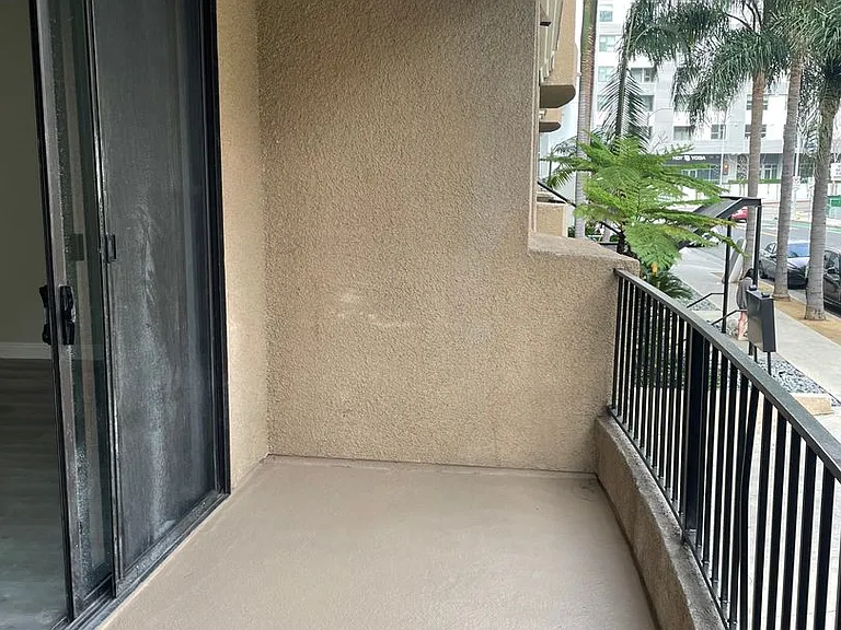 Hawthorne Regency Apartments — Photo 10